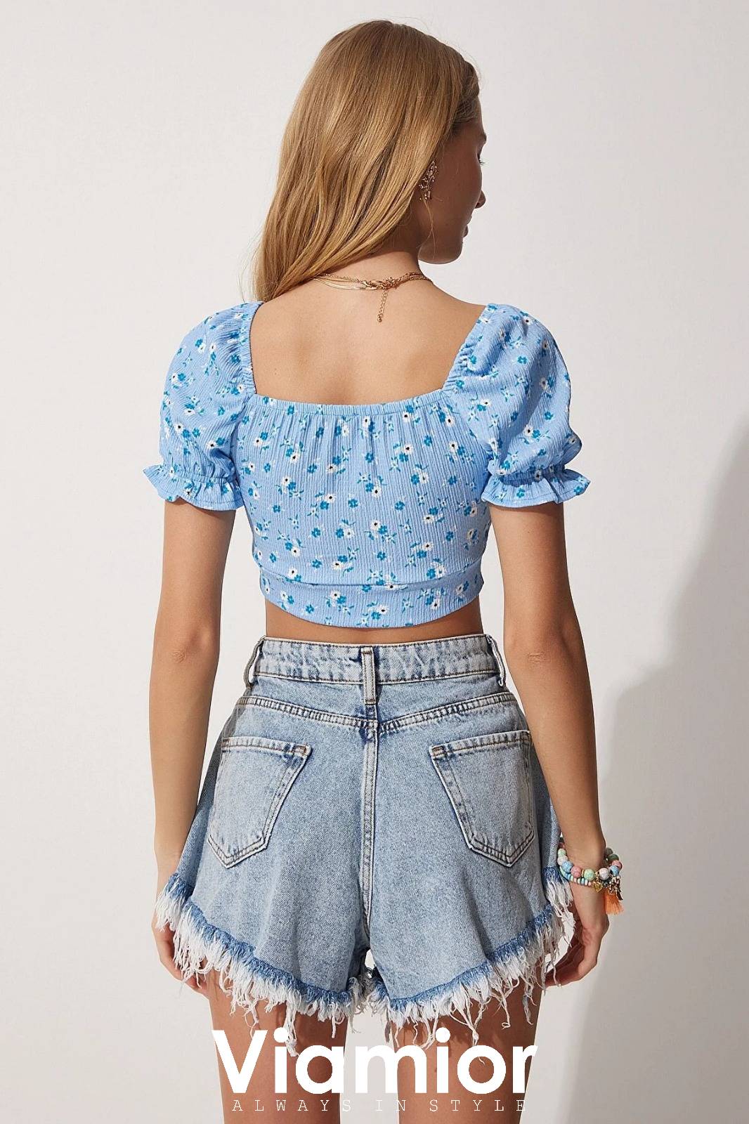 Blue Flores Crop