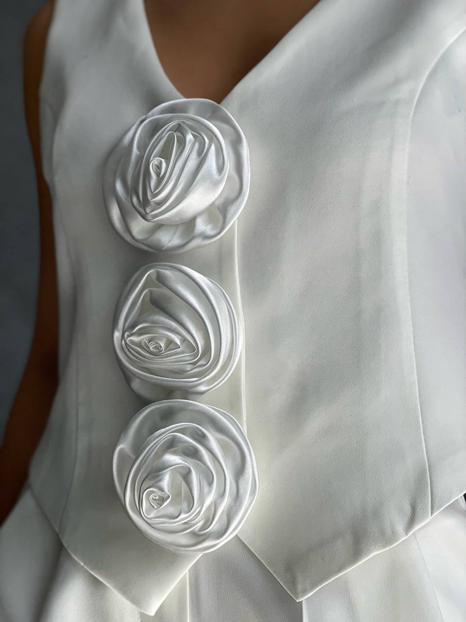 White rose vest set- 2pcs